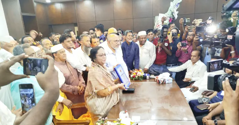 দায়িত্ব গ্রহণকালে বরিশাল সিটি করপোরেশনের নতুন প্রশাসক